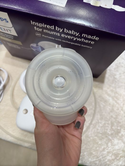 Помпа за кърма Philips Avent + контейнери за кърма