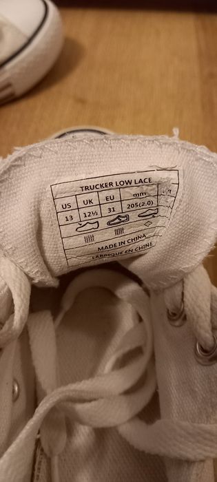 Tenesi Levi's marimea 31 eu