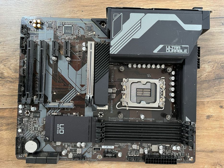 Placa de baza GIGABYTE Z790 UD
