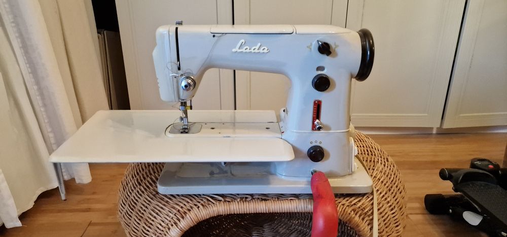 Masina de cusut Lada perfect functionala