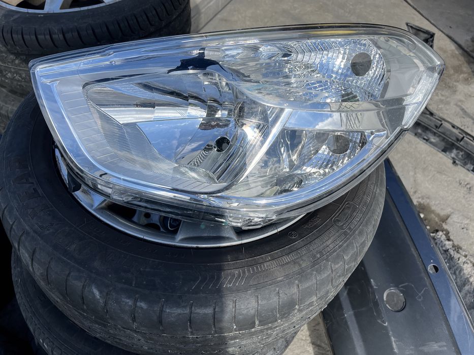 2 броя ляв и 1 брой десен фар Dacia Dokker 2012-2024