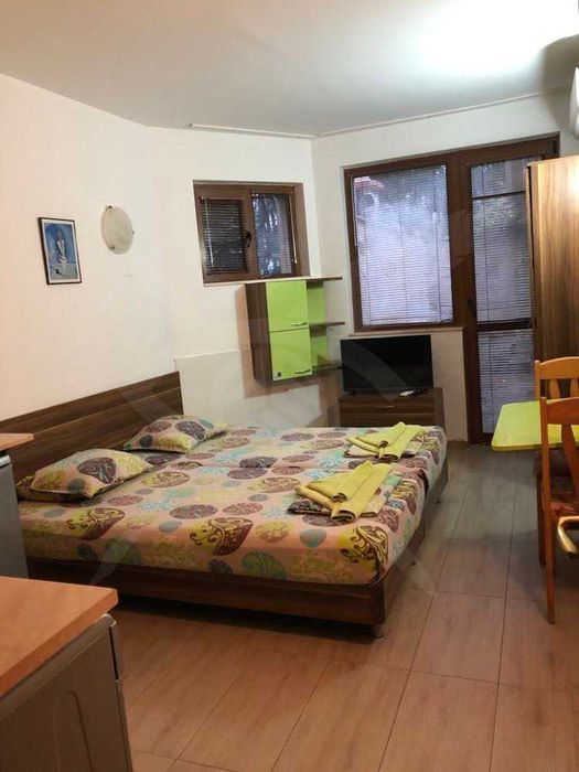 Дава се под наем Едностаен апартамент в к.к. Св.Св. Константин и Елена - 25 кв.м за 400 € - Снимка #1