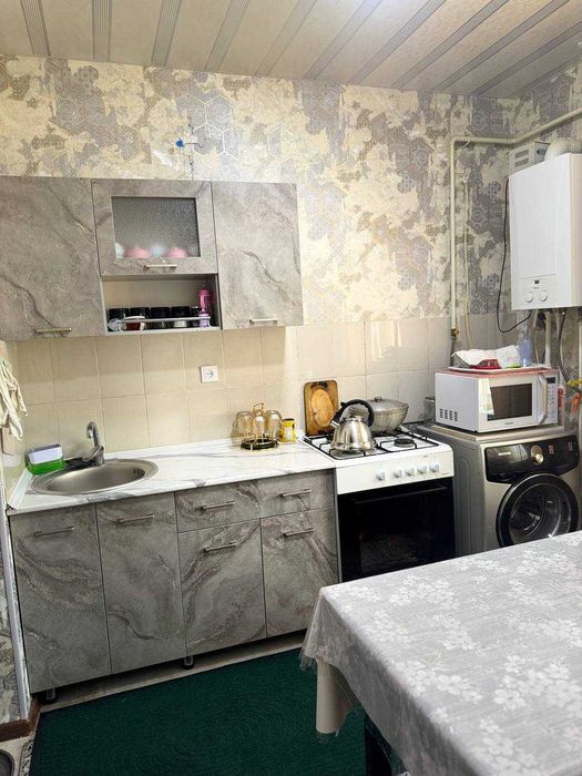 Янги Хаёт тумани 2 хонали уй сотилади 56 кв.м уй тоза кириб яшашга м-н