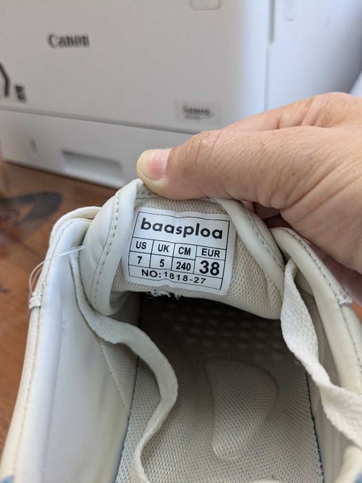 Продам кроссовки