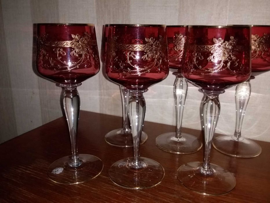 Высокие фужеры Чехословакия.  Рубиновые. Новые.