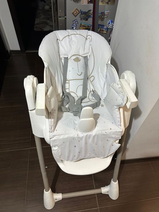 Scaun de masă pentru bebeluși