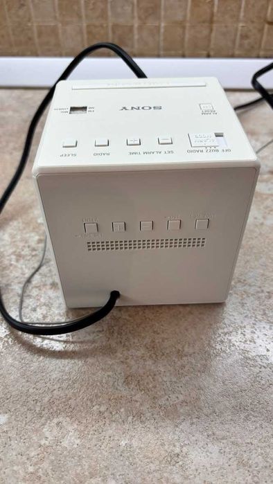 Ceas cu Radio Sony ICF-C1 | Stare Impecabilă (Ca Nou) | Design Cub