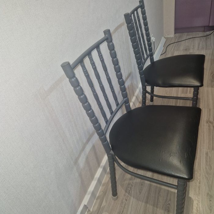 Продается Стол и стулья