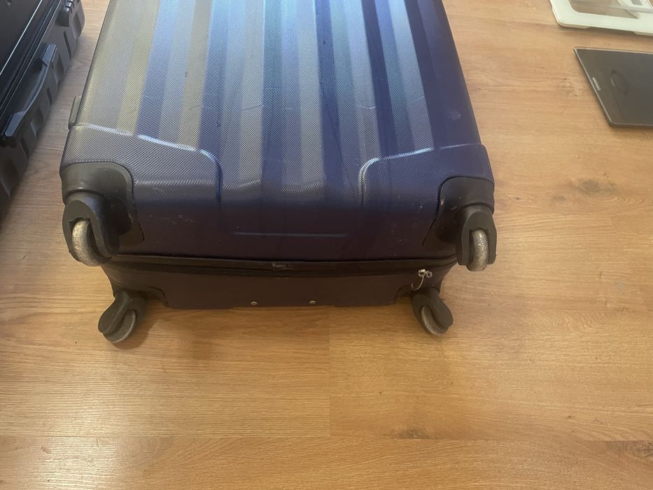 Куфари  с четири колела