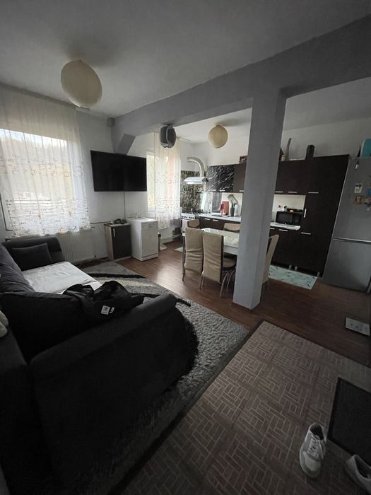 Inchiriez apartament 2 camere str.independenței .
