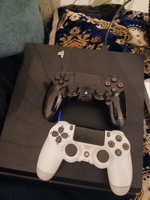 Продаётся ps 4 в хорошем состоянии