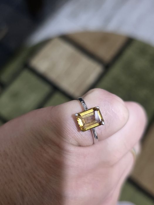 Inel aur cu piatra sultanit