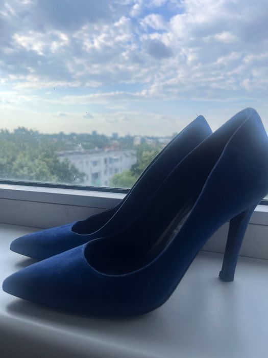Pantofi cu toc piele intoarsa albastru intens