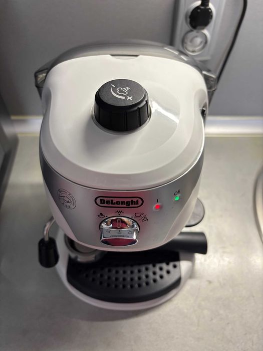 DeLonghi Еспресо машина