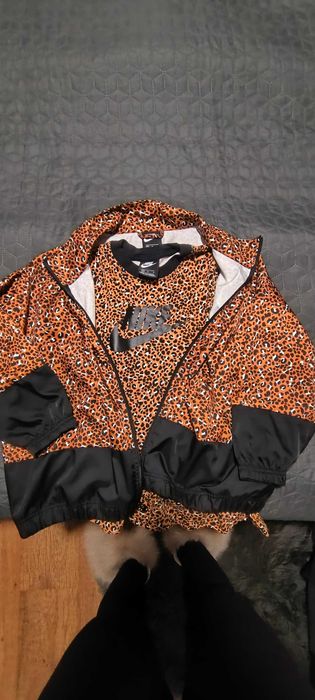 Ветровка и тениска на Nike лимитирана серия, размер М