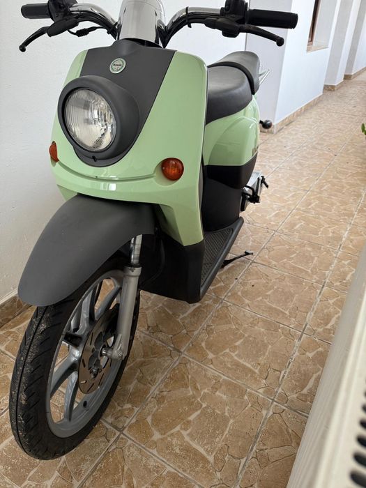Vand scuter retro -benelli pepe 9000 km impecabil