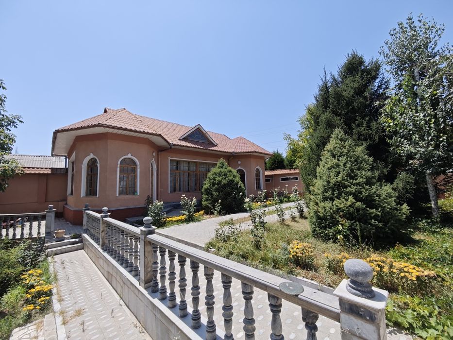 Продаётся дом (участок)