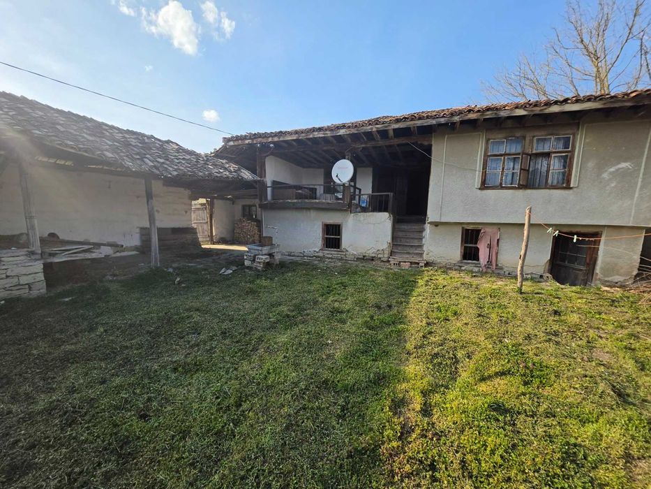 Двуетажна къща, с. Алваново