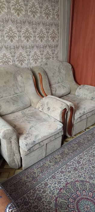 Продам диван с креслами
