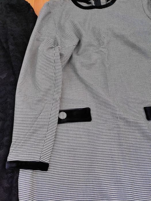 Rochie stofă alb-negru cu aplicații de catifea