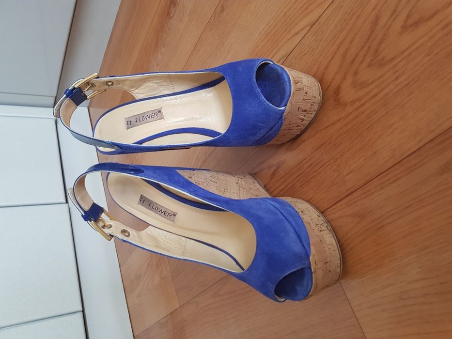 Женские босоножки на платформе