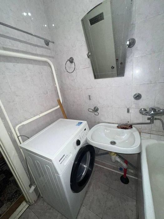 Kvartira ijaraga sheriklikka 2 kishi olinadi Mirzo ulugbek metroga 5 m