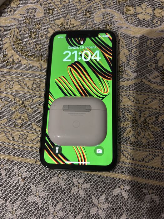 iPhone xr | airpods 3