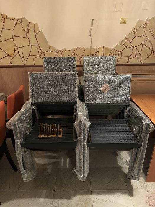 Маси и столове.