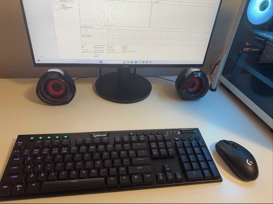 Monitor AOC, mouse si tastatura
