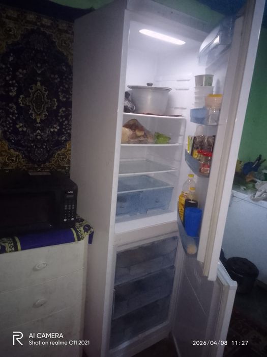 Продается холодильник двухкамерный