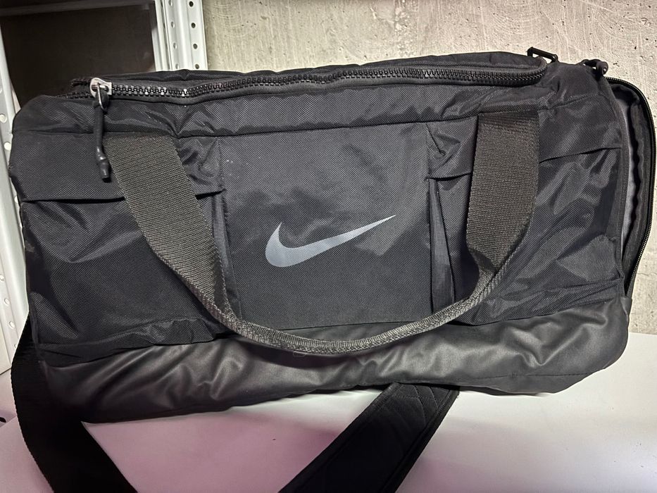 Рюкзаки и дорожные су