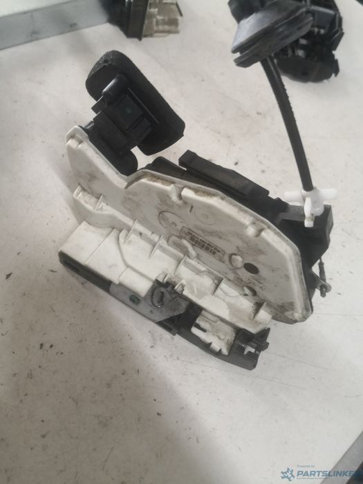Broasca Usa Dreapta Fata Volkswagen Golf Vi (5K1) [ 2008 - 2013 ] Oem