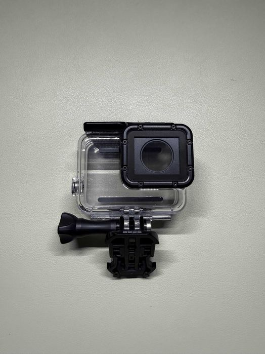 GoPro Hero 7 Black + accesorii (carcasă waterproof, grip flotant)