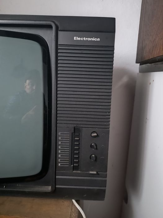 Televizor alb/negru funcțional