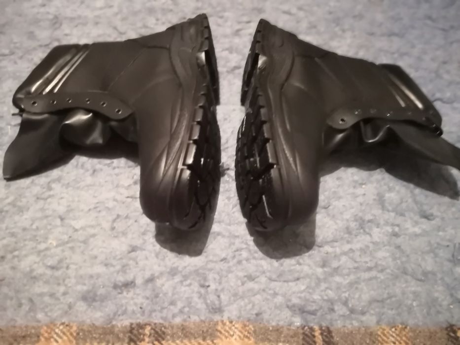 Vând  ghete și pantofi  din piele.