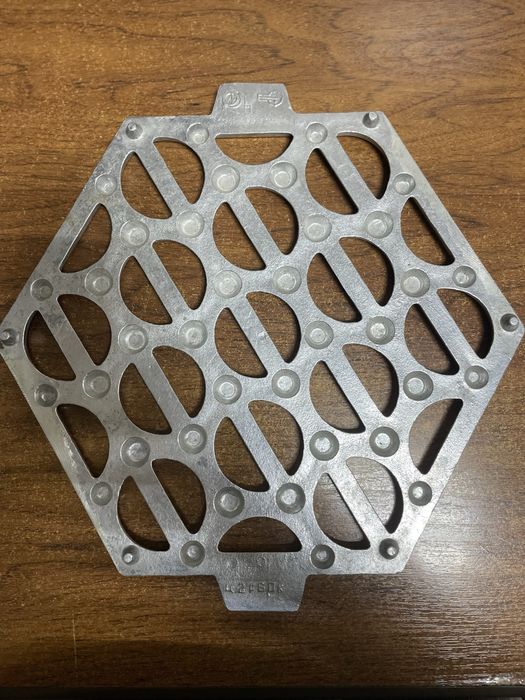 Продам столы , шкаф, вешалку , диван и многое