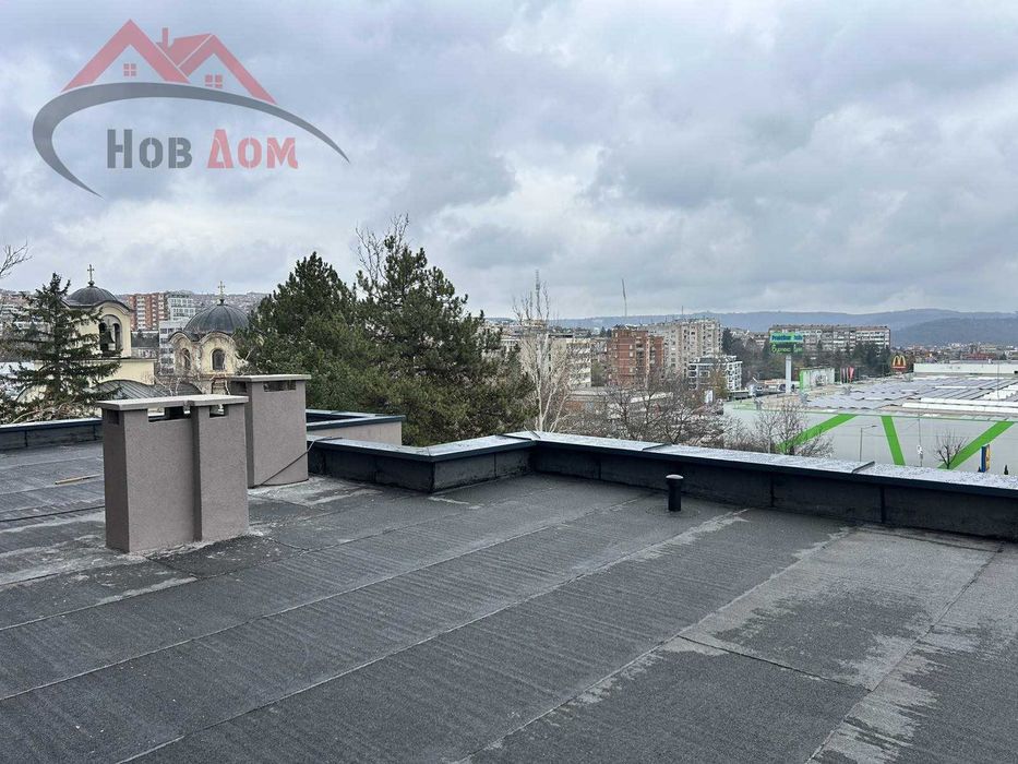 Тристаен до магазин Практикер