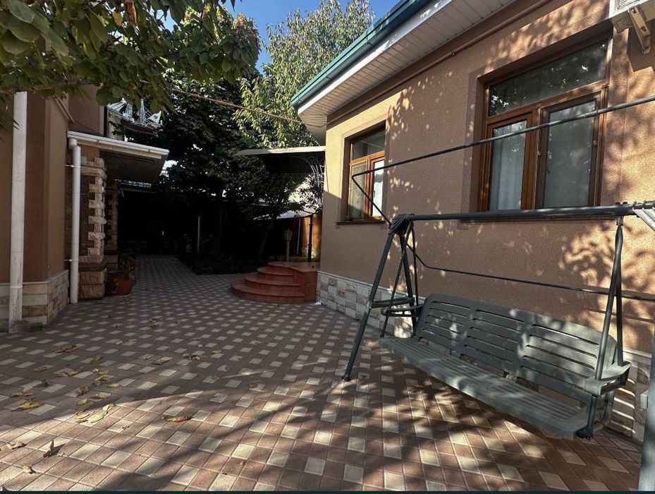 Продается дом 5 соток р-н Мирзо Улугбек 300м2