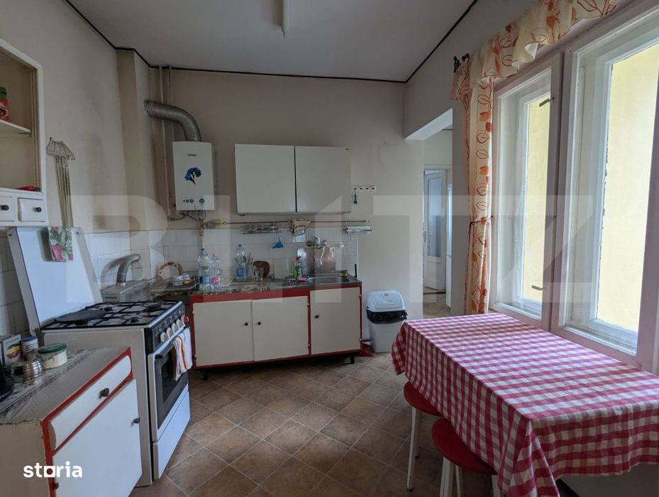 Casa impartita in 2 apartamente de 75 mp, teren 384 mp - Dambul Rotund