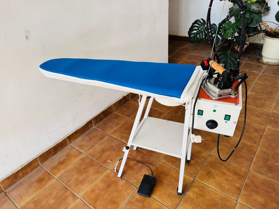 Masina de calcat cu generator de abur