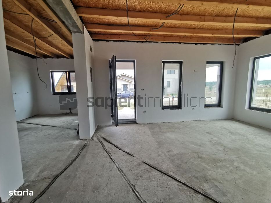 De vânzare casă cu 4 camere, la nivel semifinisat, Cihei