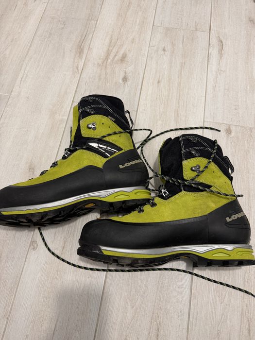 Bocanci munte iarna Lowa Weisshorn Alpin