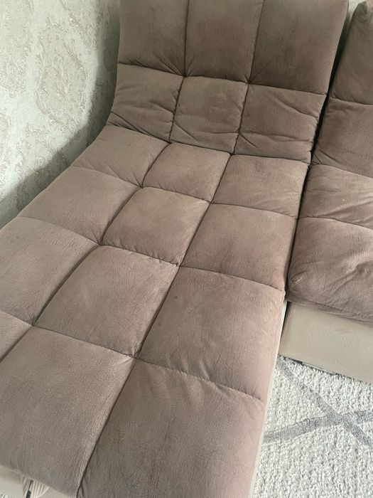 Диван в зал пума