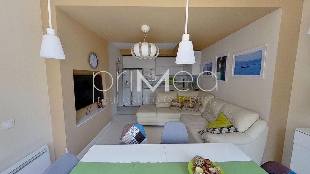 Продава се Тристаен апартамент в Бургас, Център - 74 кв.м за 3041 €/кв.м - Снимка #1