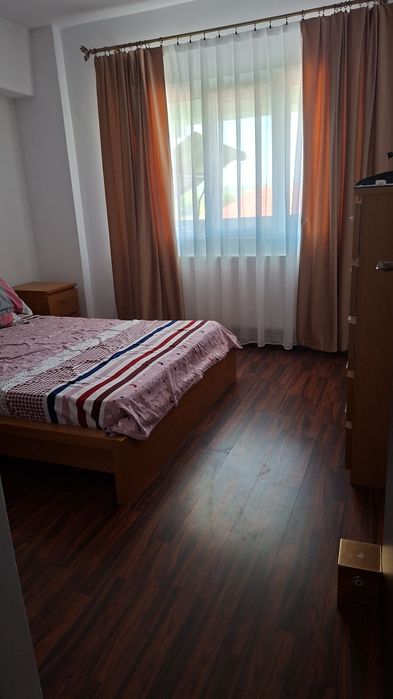 Inchiriez apartament 4 camere Centru Targoviste Mobilat  !