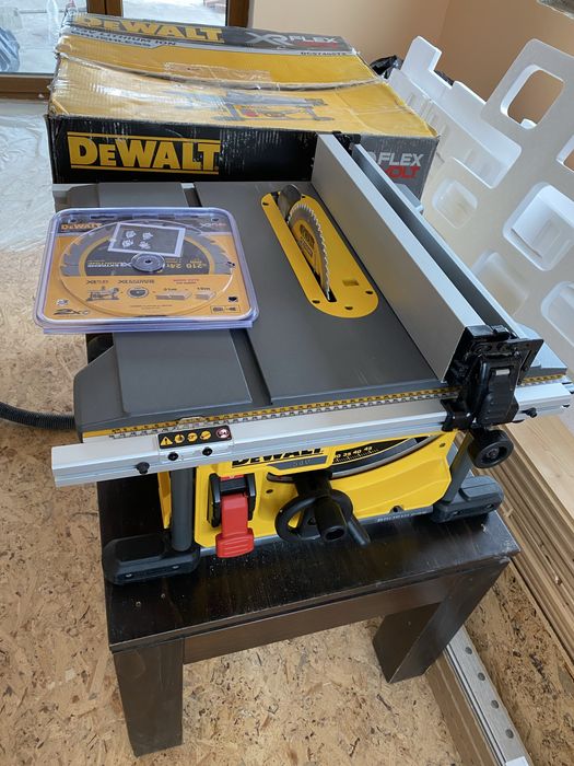 Циркуляр настолен акумулаторен DeWalt DCS7485T2, 54V, 6.0Ah + DT99570