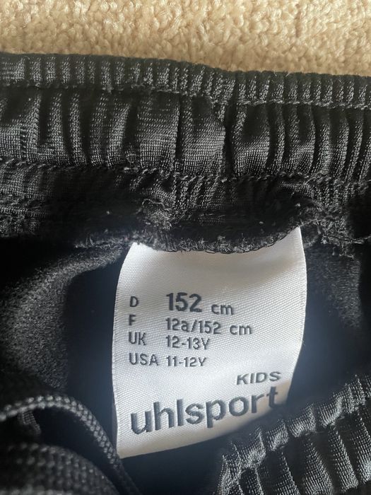 Uhlsport долнища, две на брой