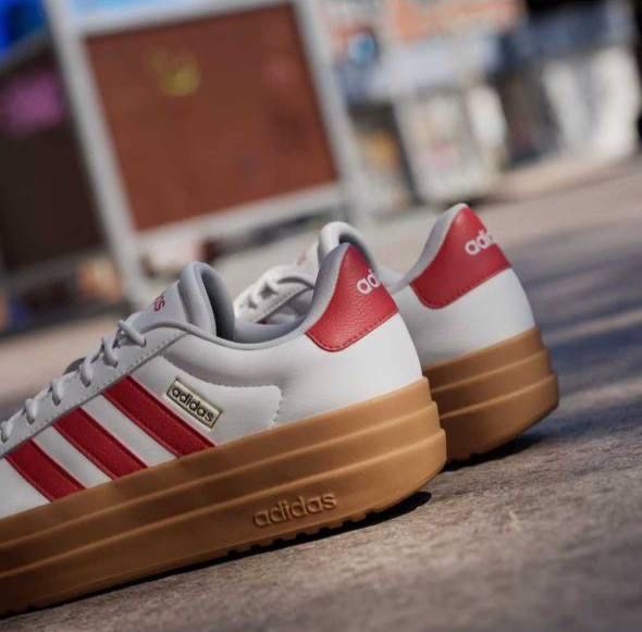 Женские кроссовки 100% оригинал ADIDAS (38,5)