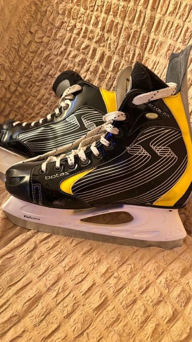 Продаются Коньки