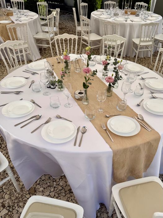 Corturi de închiriat